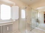 Verzaia luxury Apartment Bathroom 1