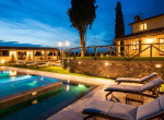 villa-Serena-san-gimignano Pool night