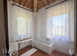 Villa Il Borgo Bathroom white