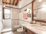 Casteldelpiano Tuscan Farmhouse bathroom